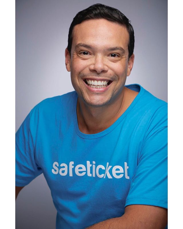 What's one thing you LOVE about your job?&nbsp;&quot;I love being able to help people around the world to have fun at great events!&quot;&nbsp;🎟️ -&nbsp;@fredsantoro @safeticket @techdayhq
. . . . #goodjobsgp #happyatwork #itslikepicturedayforadults