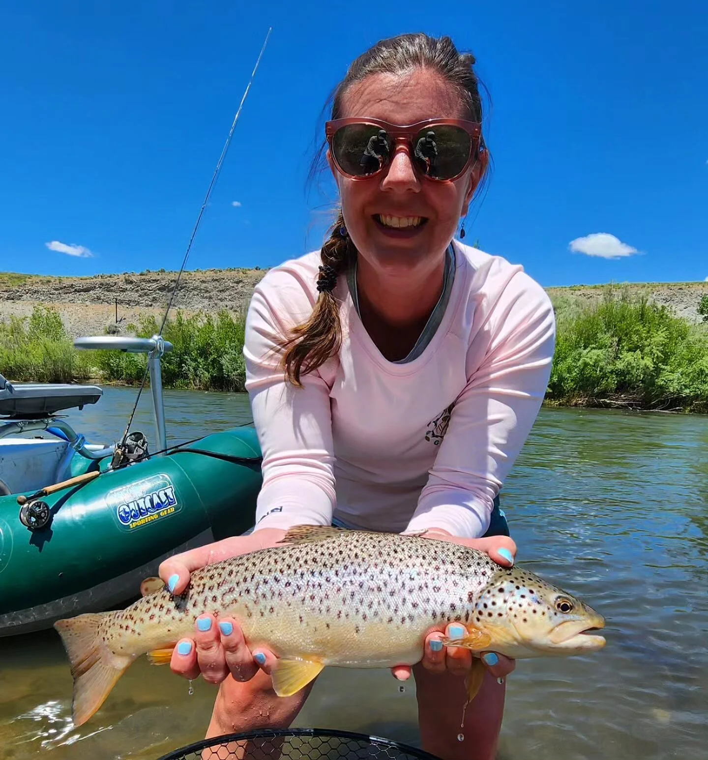 Katelyn, from Texas, wanted to catch her first brown trout... ✔️
.
.
#GreatBasinGuideService 
#FlyFishing #CatchAndRelease #Barbless #TruckeeRiver #TruckeeRiverFlyFishing #TruckeeRiverGuide #OnTheFly #TrophyTrout #ItAintGonnaCatchItself