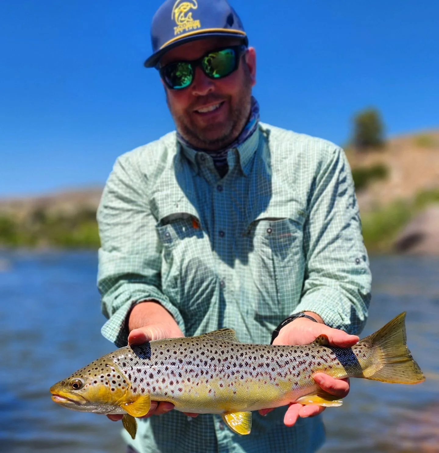 Ryan was on a business trip from South Carolina and snuck out with us right off the plane. Fun day on the water, thanks Ryan!
#GreatBasinGuideService 
#FlyFishing #CatchAndRelease #Barbless #TruckeeRiver #BrownTrout #TruckeeRiverFlyFishing #TruckeeRi