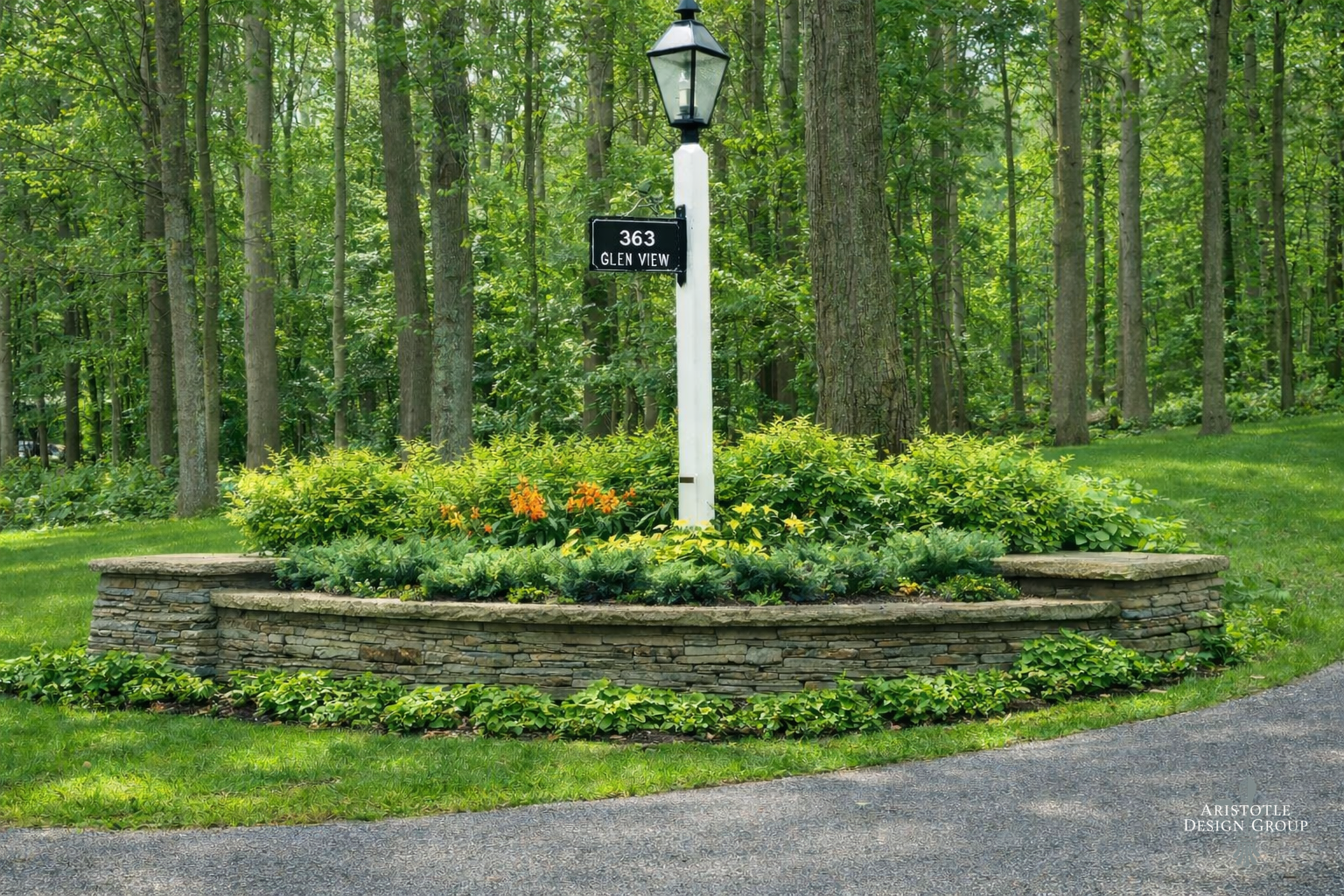 Vertical natural stone wall detail in Lakewood, Ohio