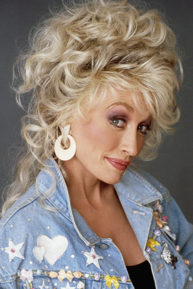 img-dolly-parton_182239145790-669x1000.jpg