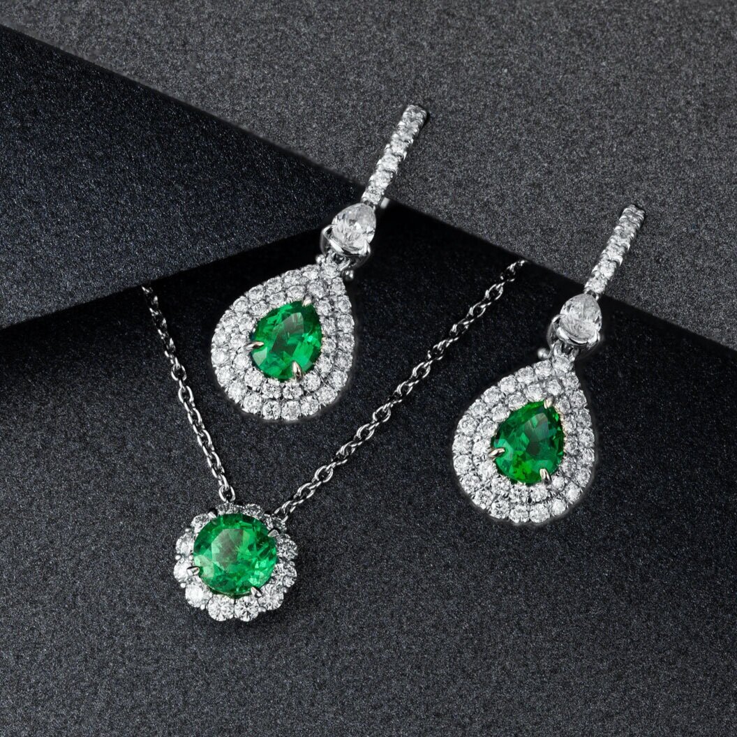 pb-emerald-earings-necklace_1080x1080.jpg