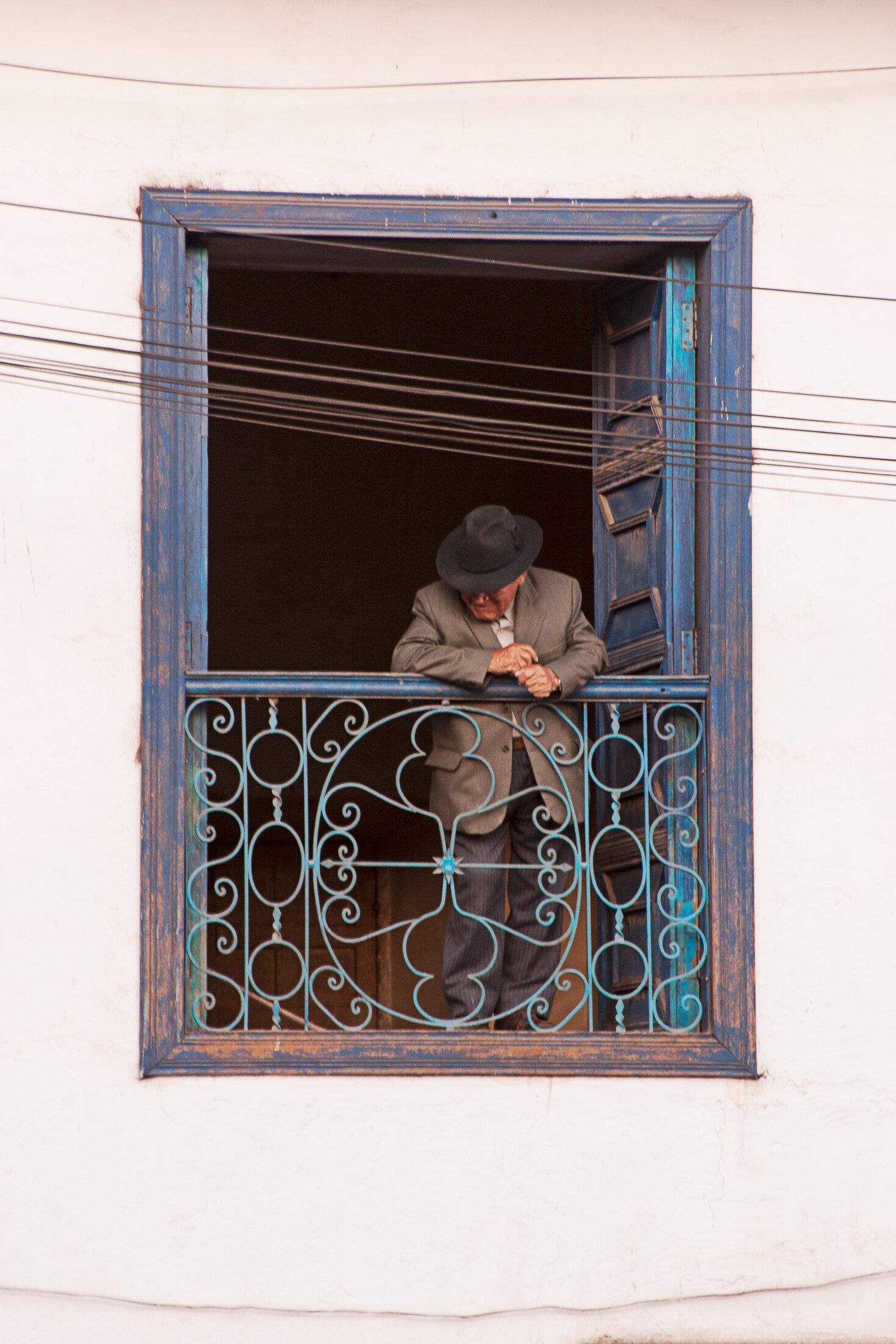 cuzco_peru_oldman_window_colour.jpg