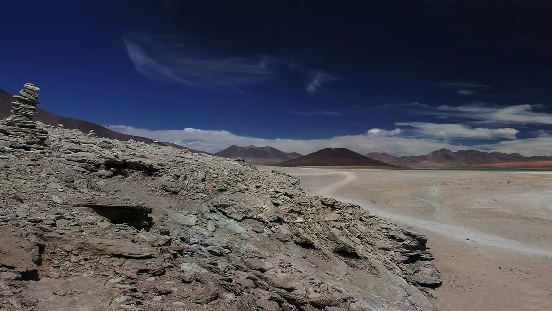 Bolivia_Lake_Aqua_Luna_pano.jpg