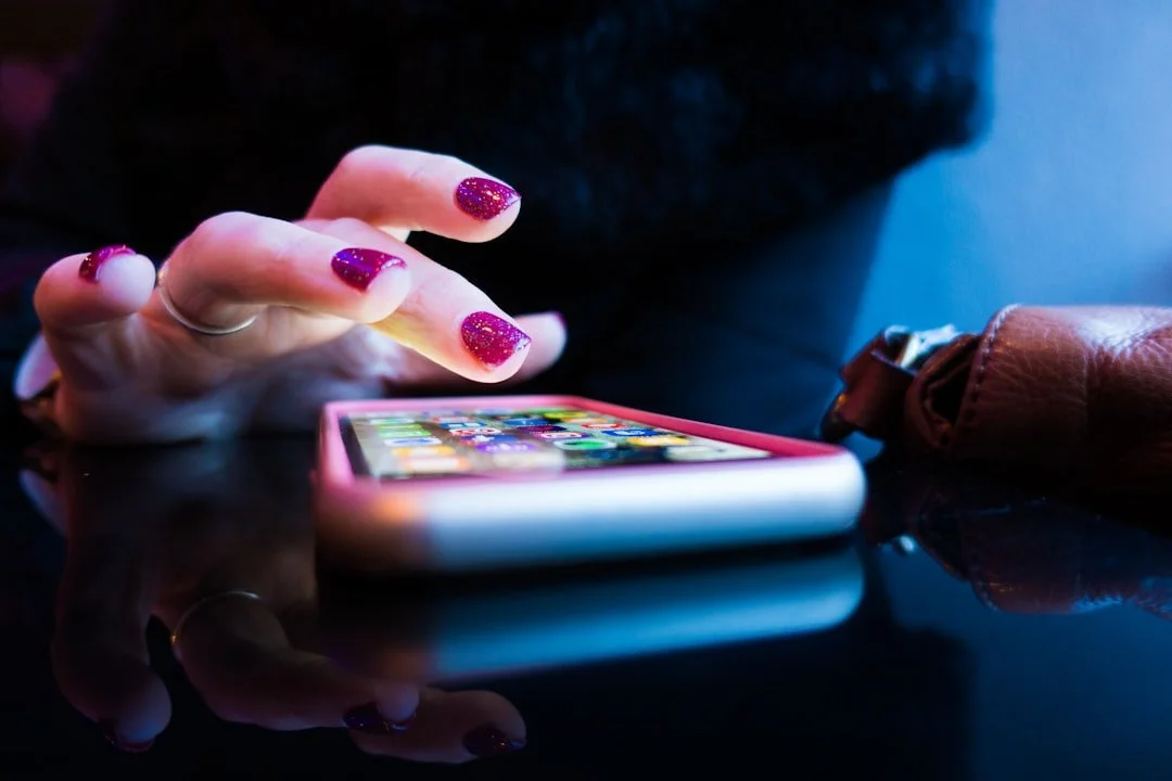 Macro Tracking vs. Intuitive Eating: What Busy Women Need to Know