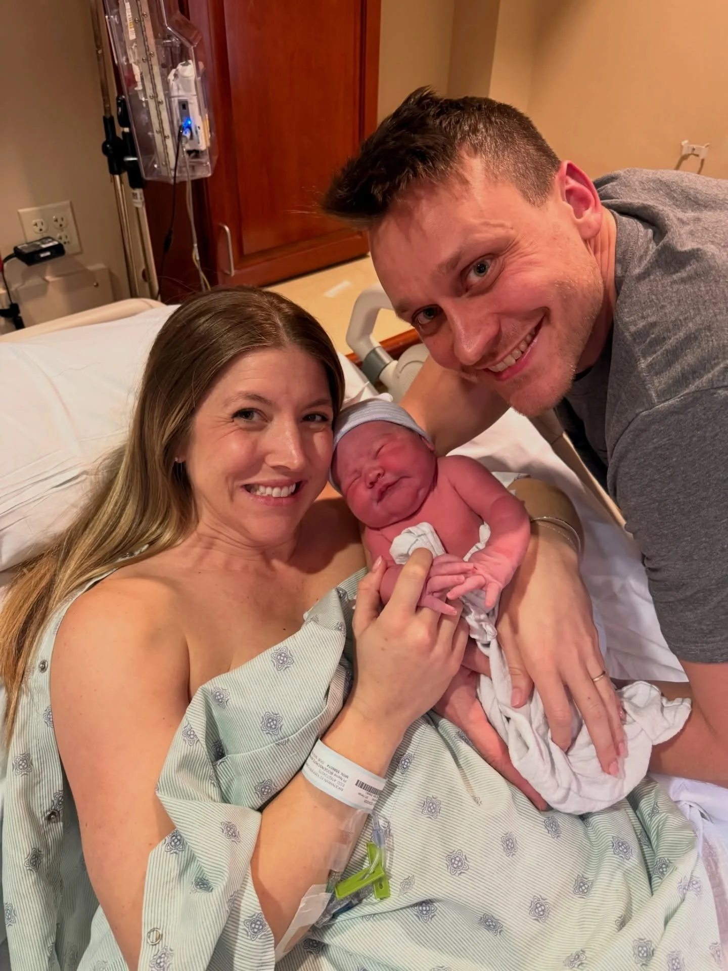 Life is so much sweeter with you in it Teddy girl 🎀💞 can&rsquo;t believe it&rsquo;s been one month 🥹 grateful for our village for keeping us nourished and feeling so loved in this season of life 🫶

also ps while I was underwhelmed with my hospita