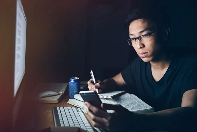 Young-Man-Dark-Room-Computer-Screen-Phone-Screen.jpg.653x0_q80_crop-smart.jpg