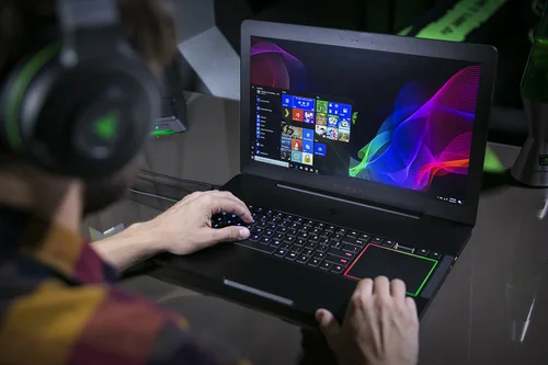 83da4f531786d98fc940d41c9f0c505d_razer_blade_pro_gallery_01.jpg