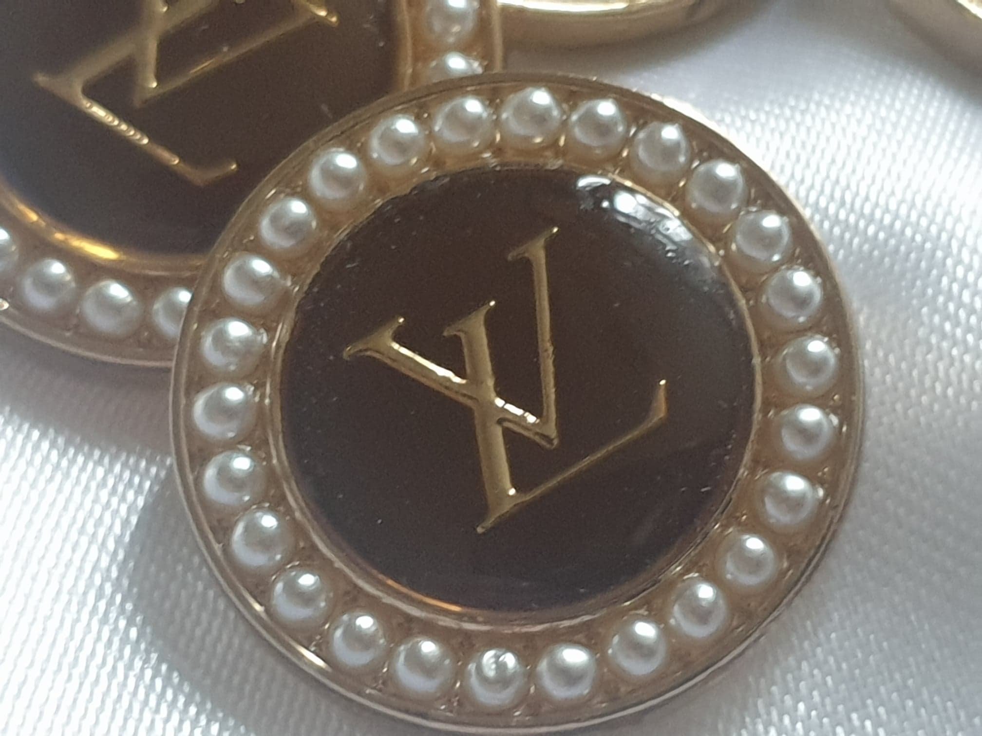 ONE LV BROWN PEARLS BUTTON 23MM — Made By Adele