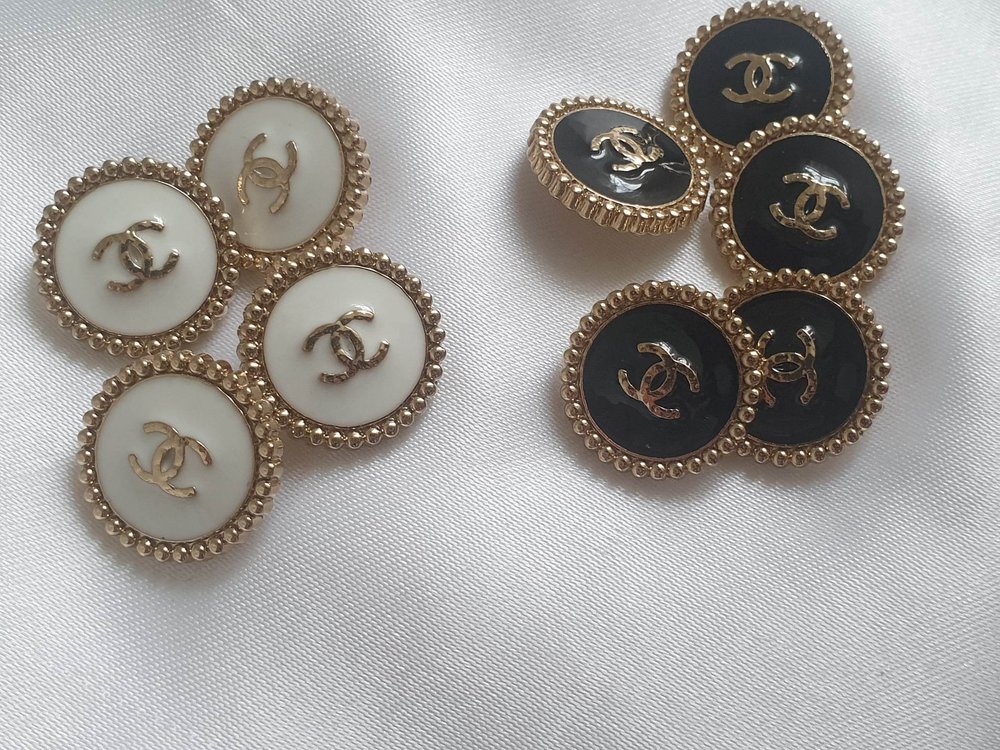 ONE LV BROWN PEARLS BUTTON 23MM — Made By Adele
