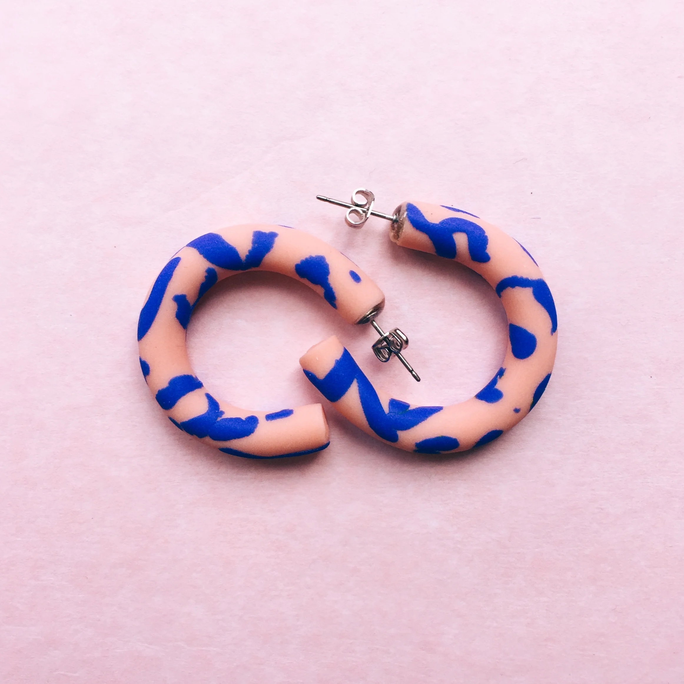 detail-SH-spotted-lightred-blueklein.jpg
