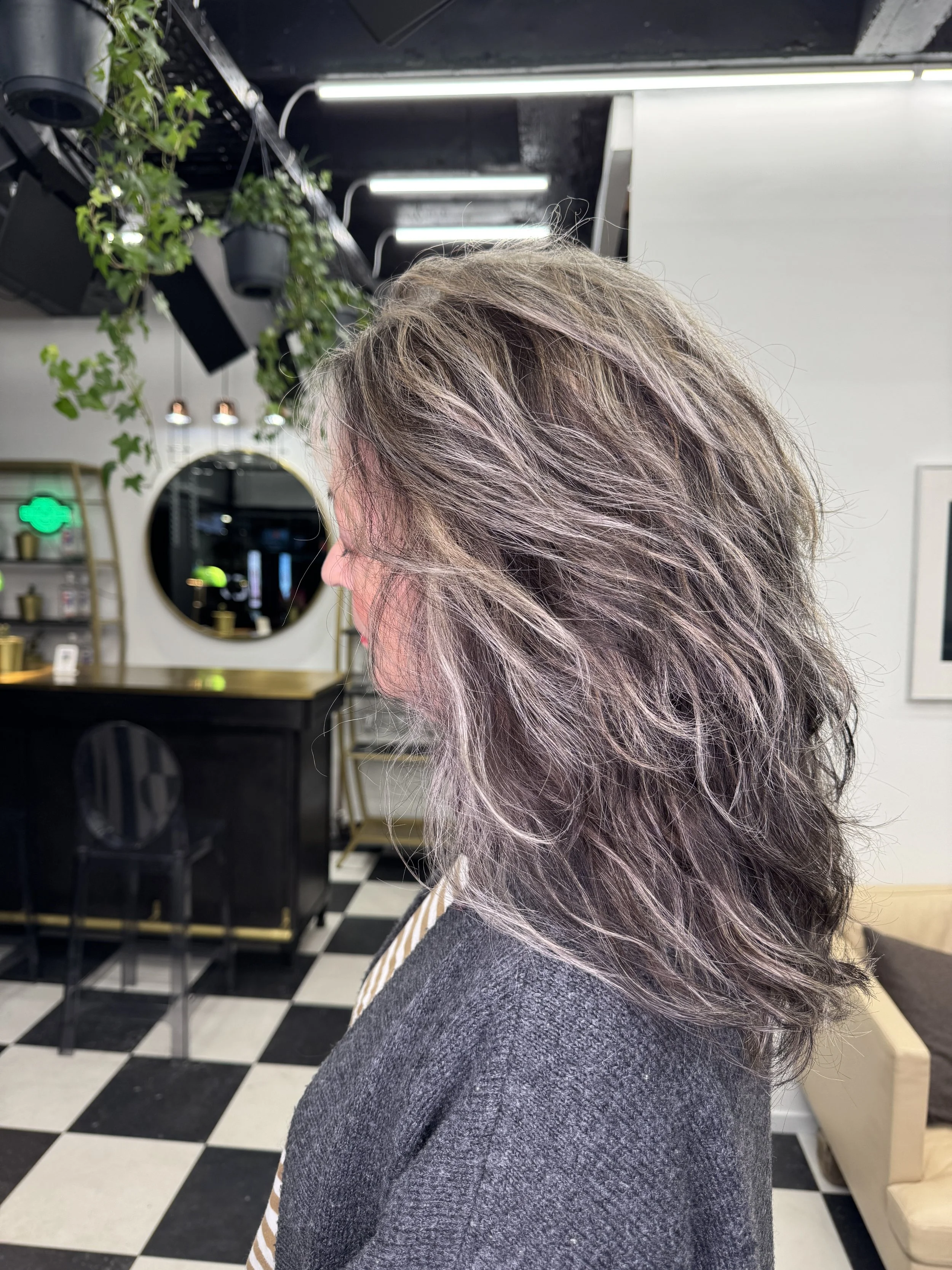 Grey Hair Blending – der neue Luxus der Leichtigkeit