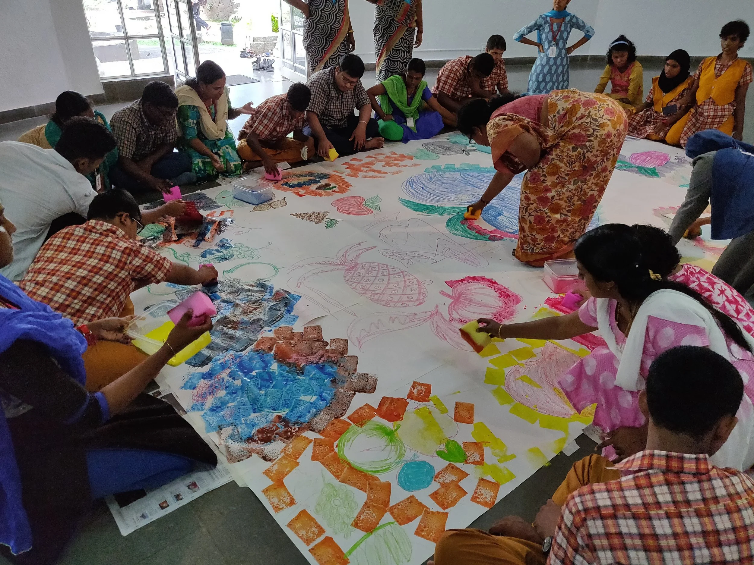 A sponge painting session for students, teachers and teacher trainees at the Visual Arts Centre. 