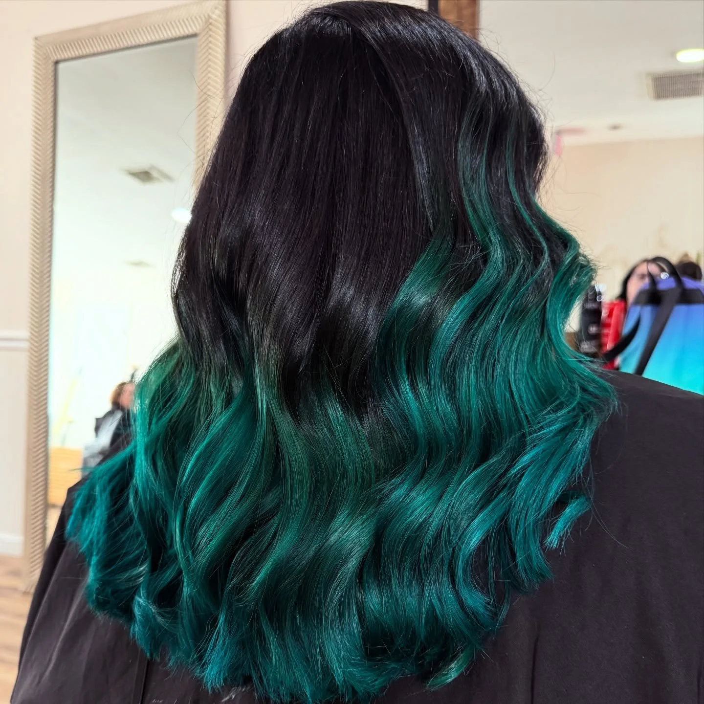 midnight mermaid 🧜🏻&zwj;♀️✨✨
.
.
.
#hair #haircolor #balayage #vividhair