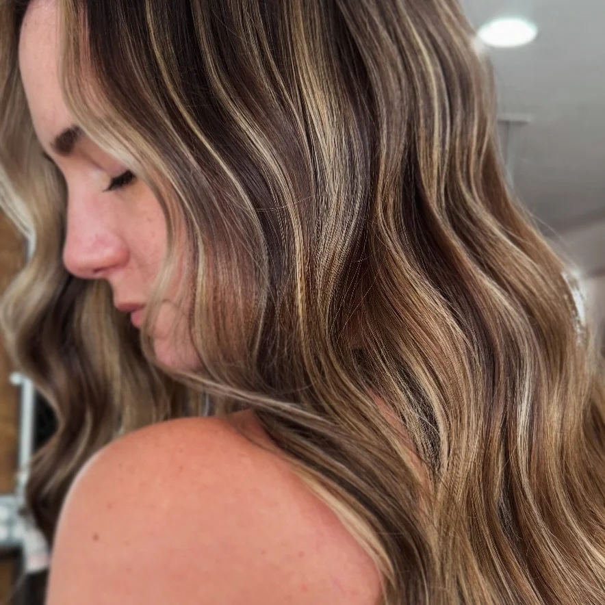 all about the dimension ✨
.
.
.
#hair #haircolor #brunette #darkhair #hairgloss #hairglaze #brunettebalayage #fallhair #copperhair #auburnhair #balayage #brownhair #balayagehighlights #babylights #dimension #dimensionalhair #highlights #lowlights #ba