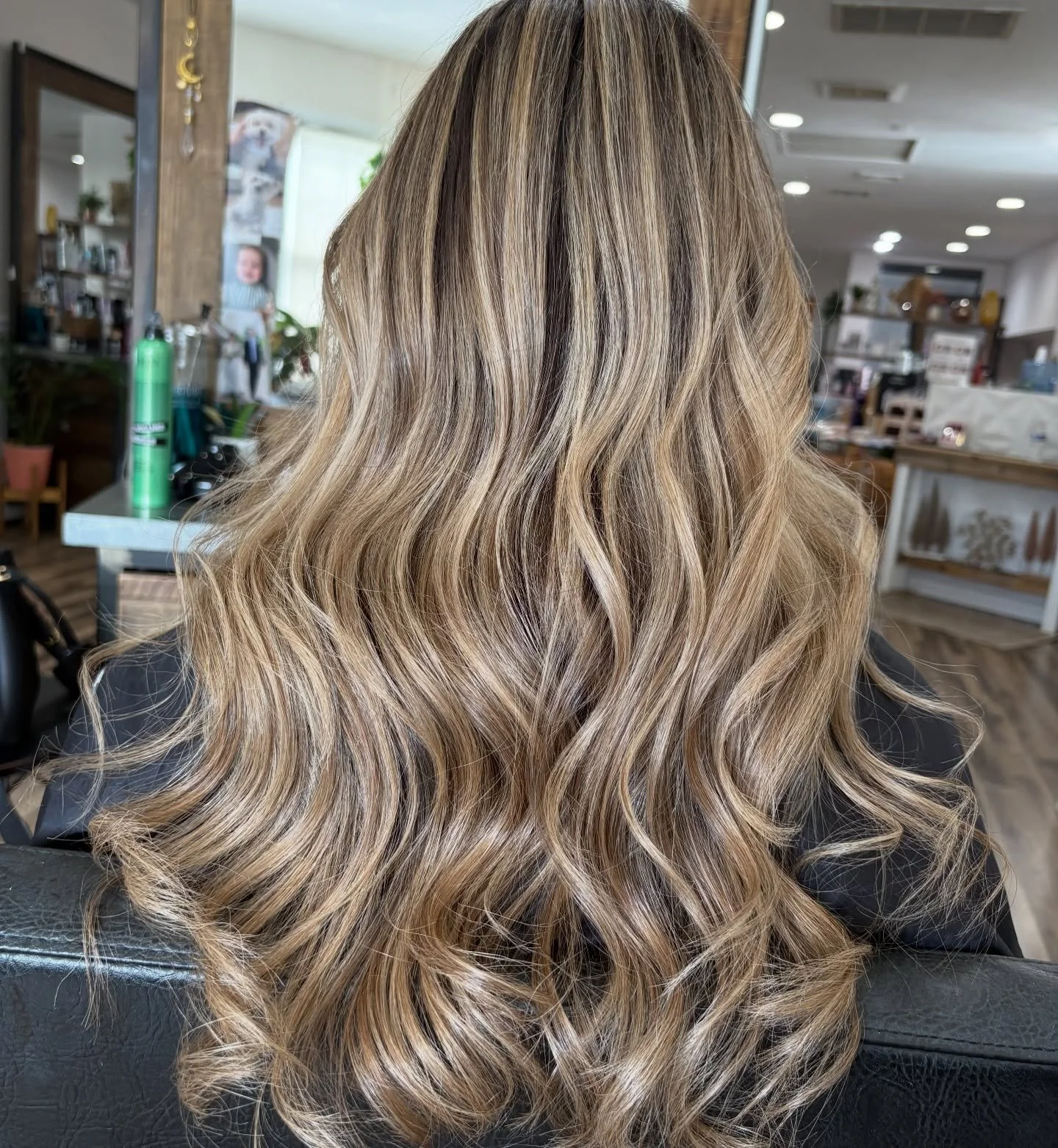 champagne honey ✨
.
.
.
#hair #njhairsalon #balayage #balayagehair #blondehair