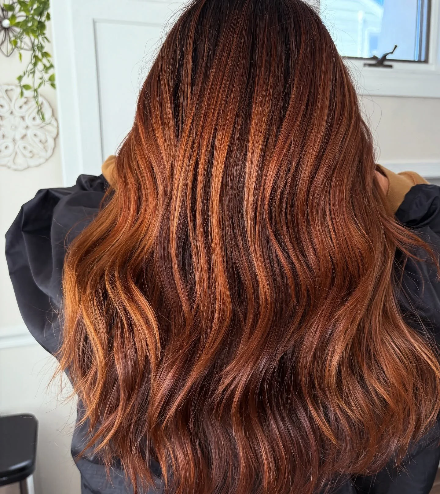 spice szn 🍁 ✨✨✨
.
.
.
#haircolor #balayage #copperhair #redhair #fallhair #brunette #balayagehighlights #babylights #blondehighlights  #highlights #colortransformation #babylights #balayagehair #hairpainting #hairgoals #hairinspo #spartanj #njhair #