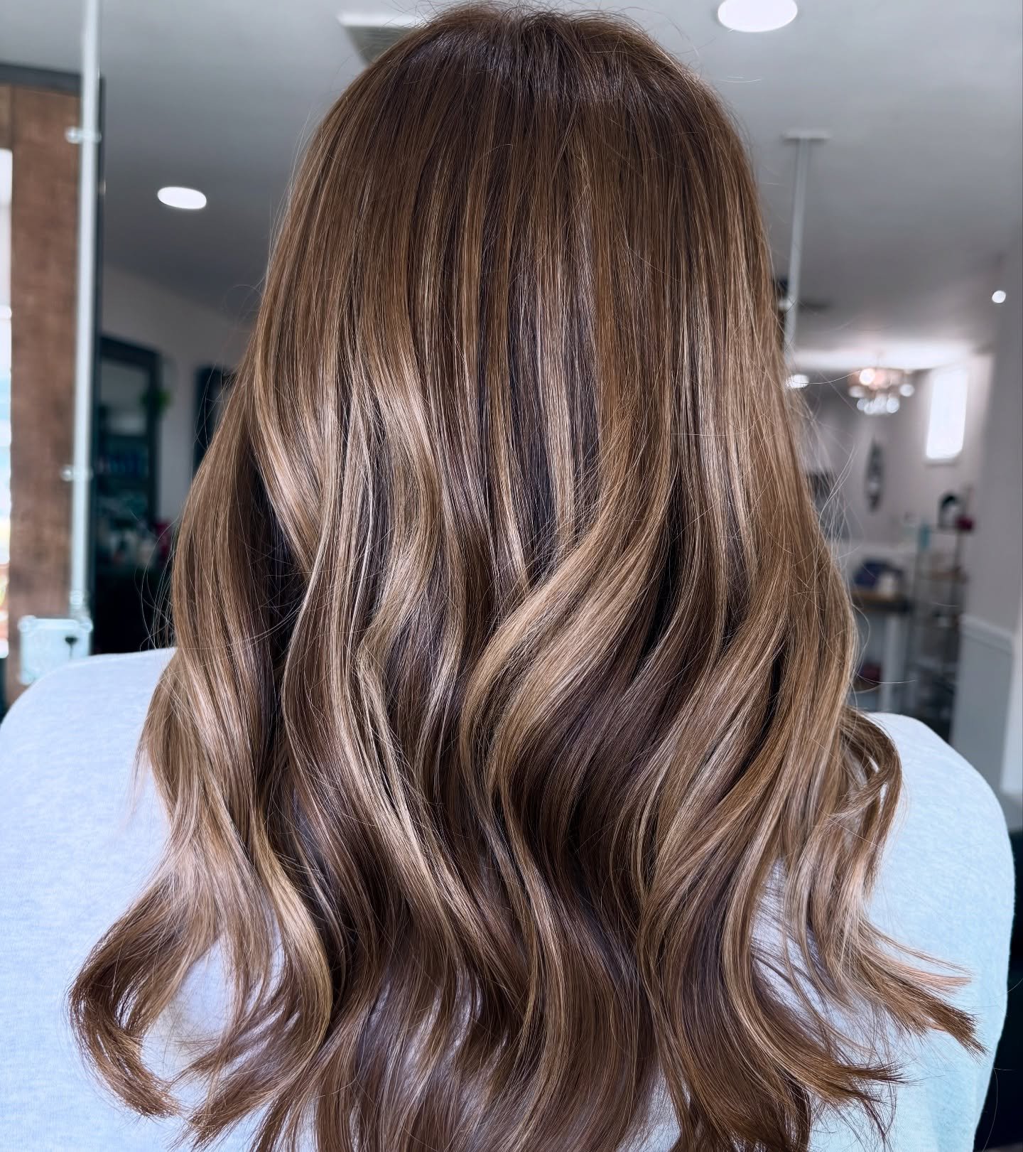 blonde ➡️ chocolate latte ✨✨
.
.
.
#hair #haircolor #highlights #blonde #brunette#dimension #blondehair #blondebalayage #healthyhair #balayage #balayagehair #blondehighlights #hairgoals #haircolor#balayagehighlights #hairinspo #spartanj #njhair #njha