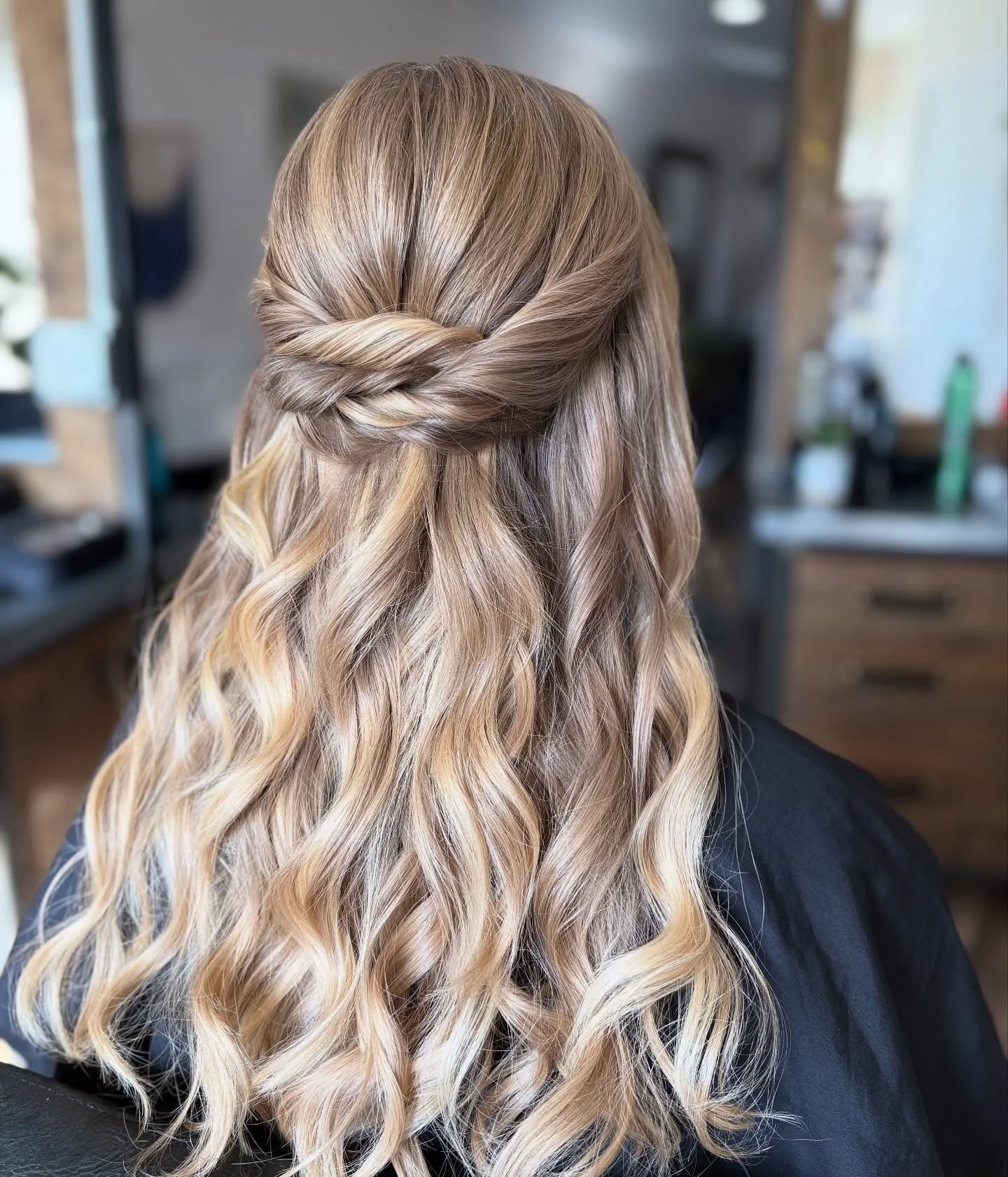 ✨ ✨✨
.
.
#hair #bridesmaid #bride #njbride #bridalhair #halfup #halfuphair #halfupddo  #waves #updo #bridalhair #hairstyles #upstyle #eventhair #njwedding #eventhair #weddinghair #njhairstylist #bridalhairstyles #hairinspo #behindthechair #spartanj #