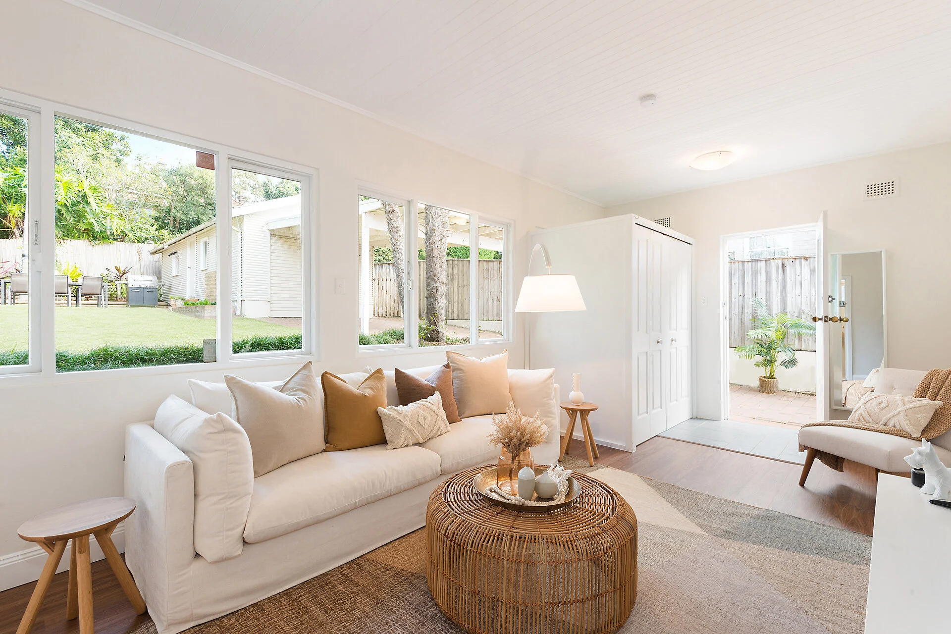 94 Awaba Living_1.jpeg