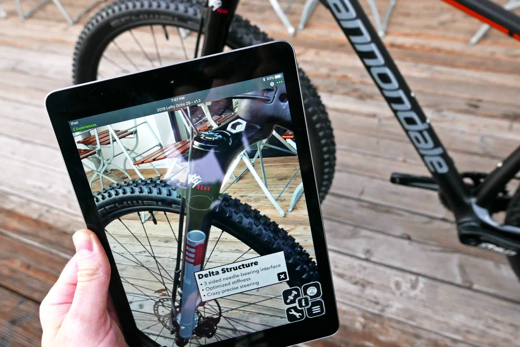 Cannondale-Left-Ocho_one-legged-upside-down-fork-strut_augmented-reality-app.jpg