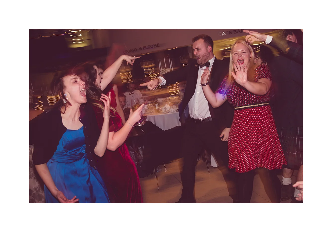 4_0006_dance.jpg
