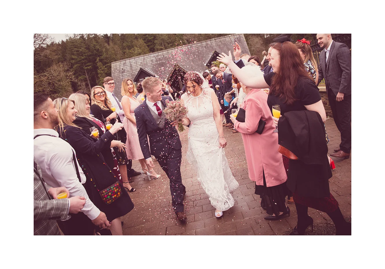 1_0013_confetti.jpg