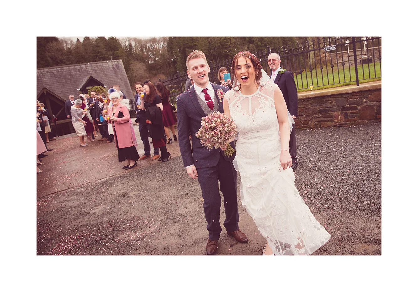 1_0016_confetti.jpg