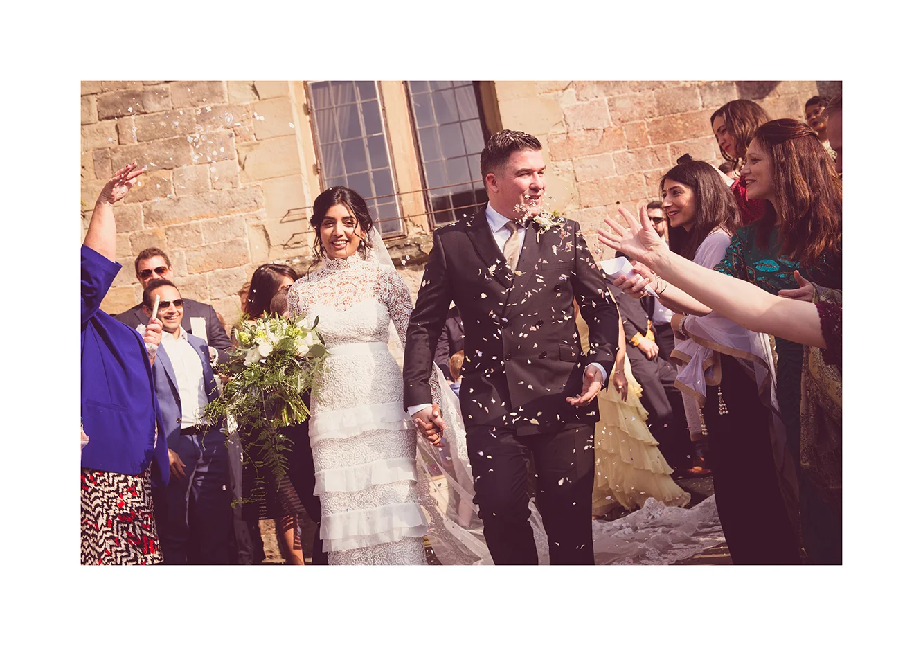 1_0006_confetti.jpg