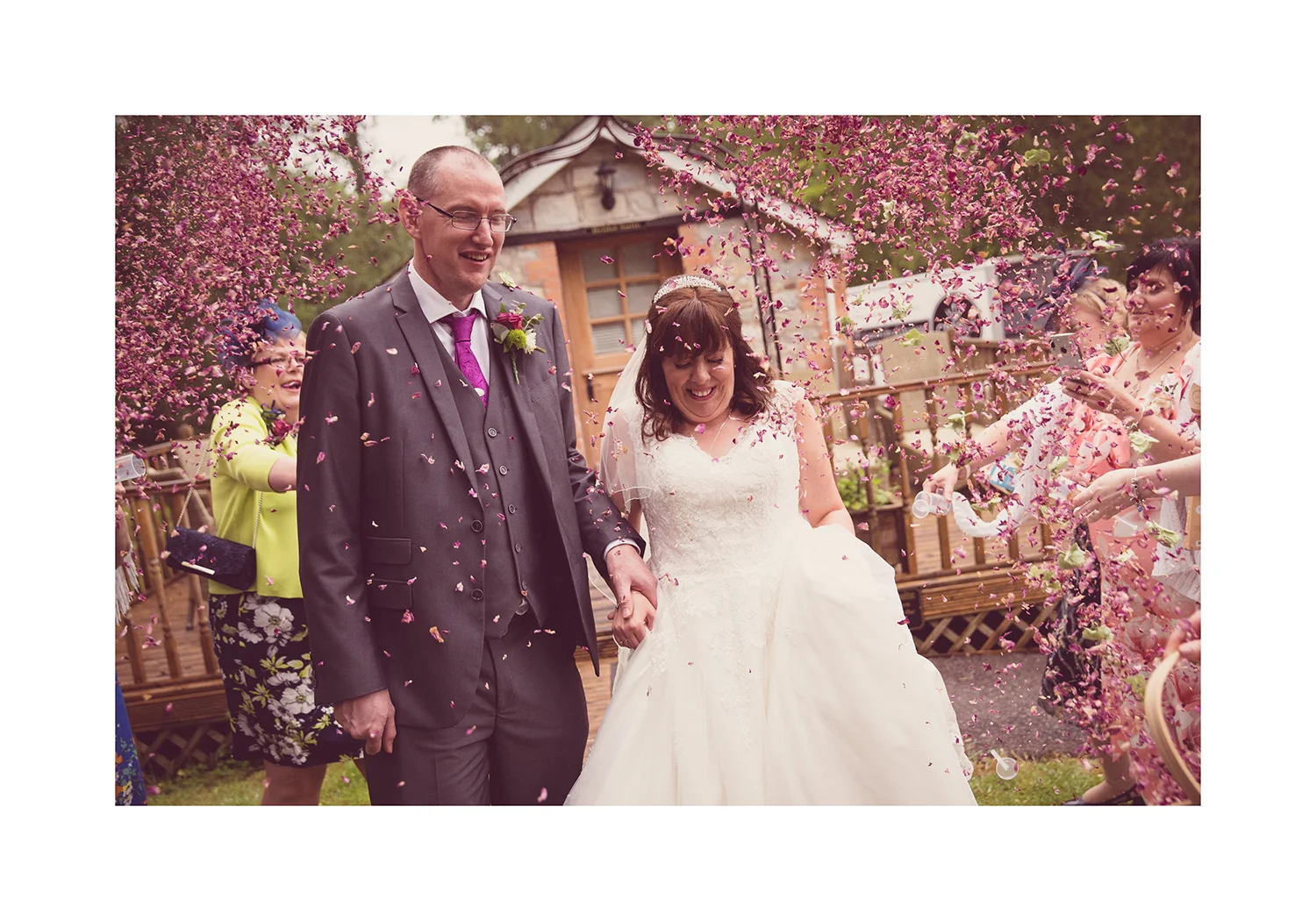 1_0002_confetti.jpg