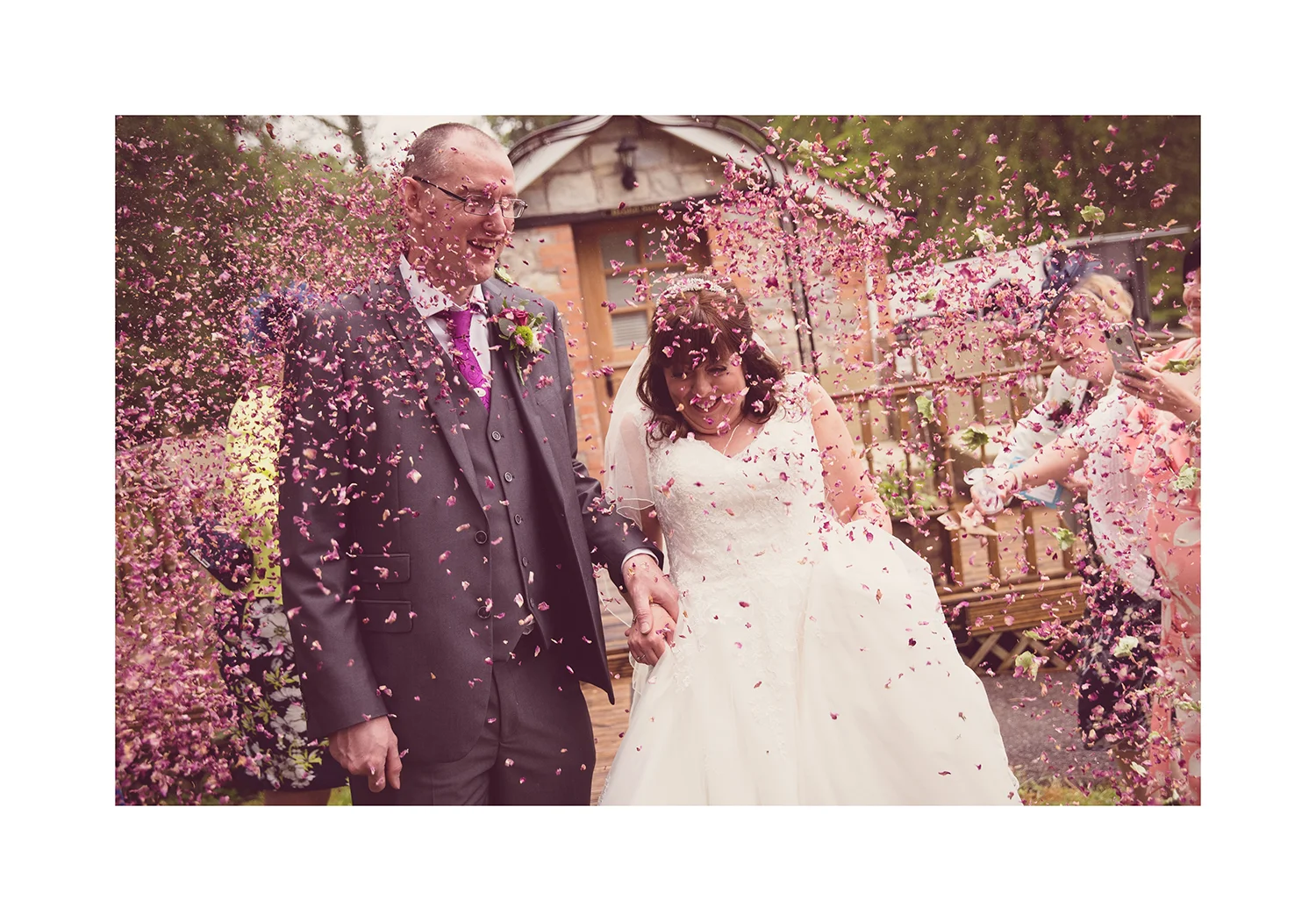 1_0003_confetti.jpg