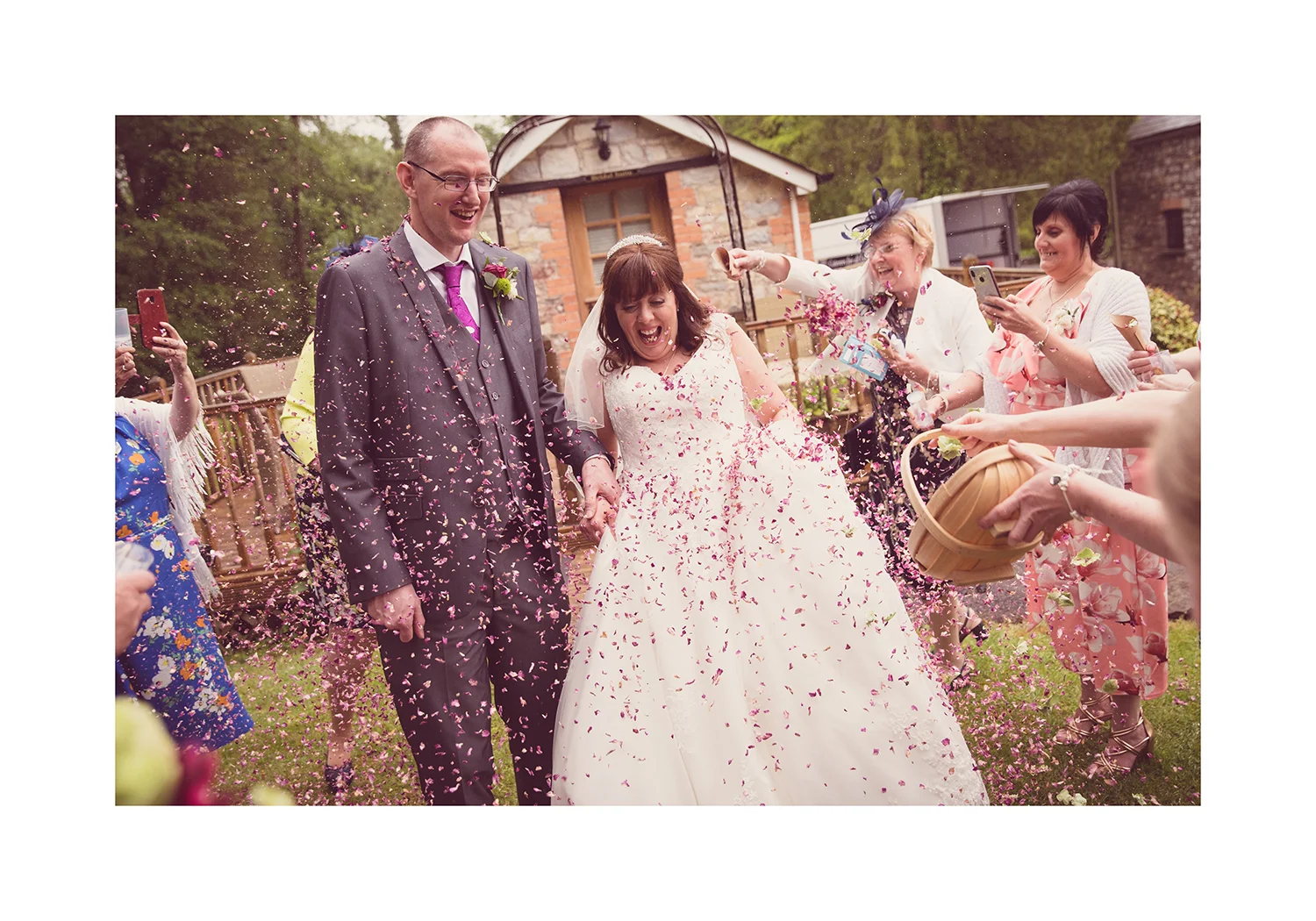 1_0004_confetti.jpg