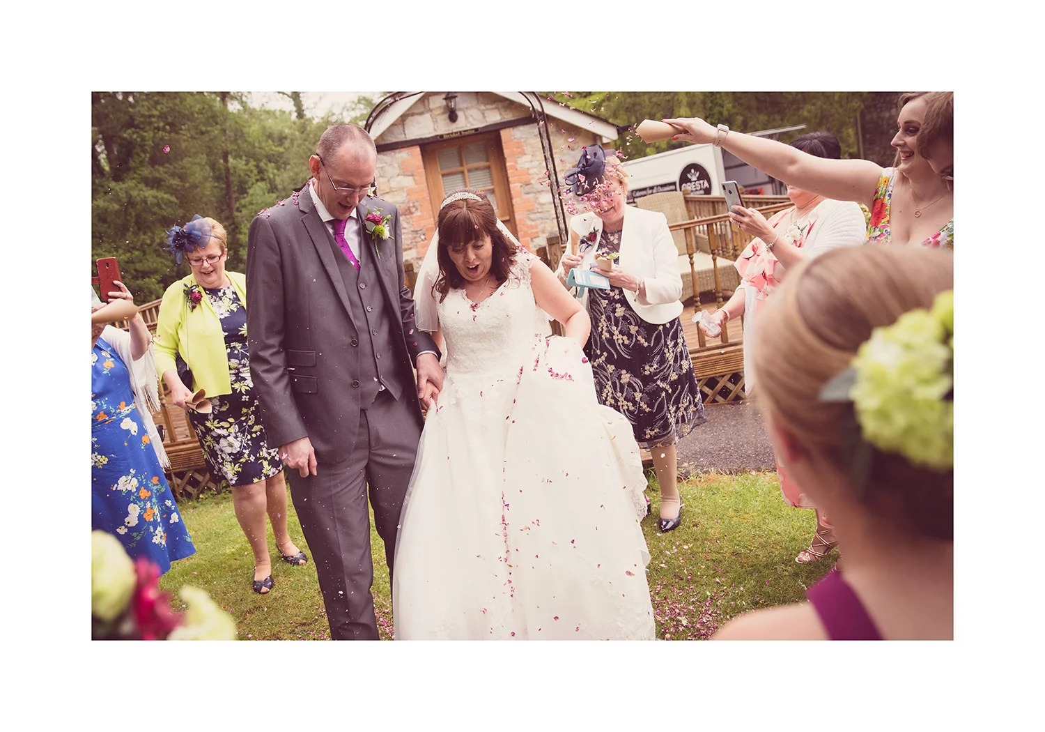 1_0006_confetti.jpg