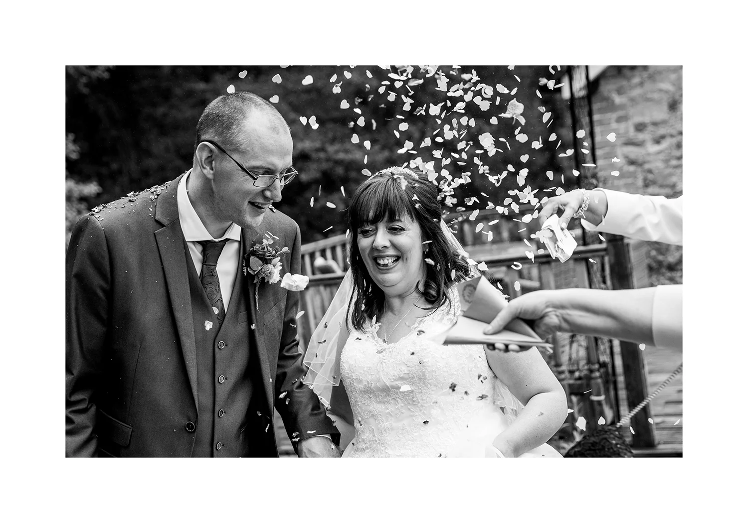 1_0009_confetti.jpg