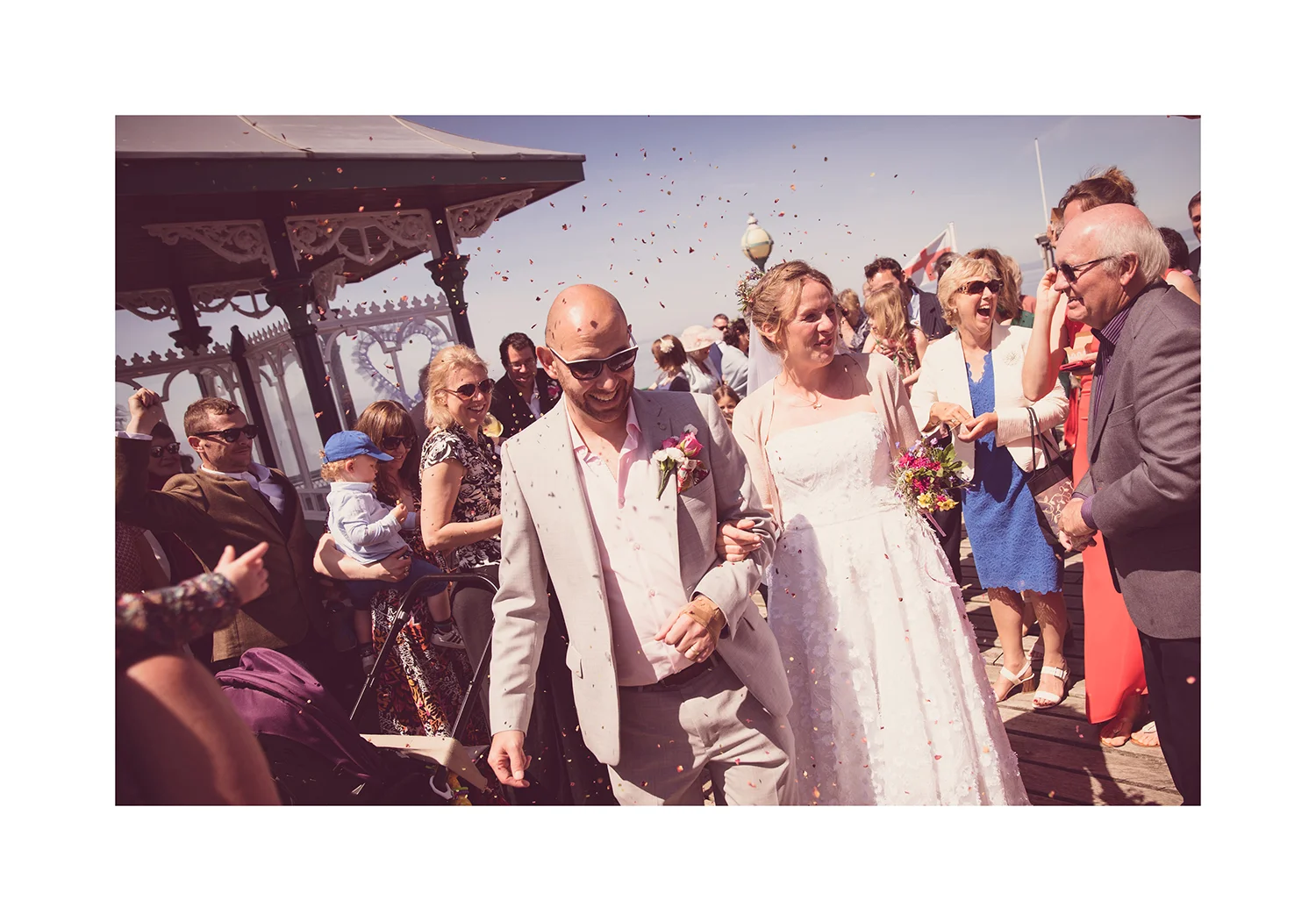 1_0006_confetti.jpg