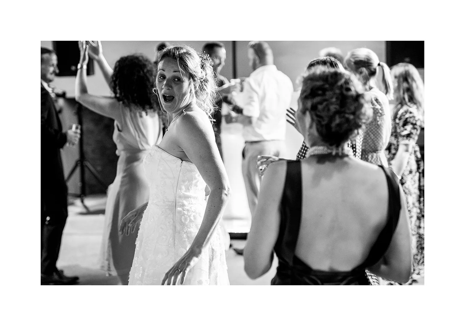 3_0013_dance.jpg