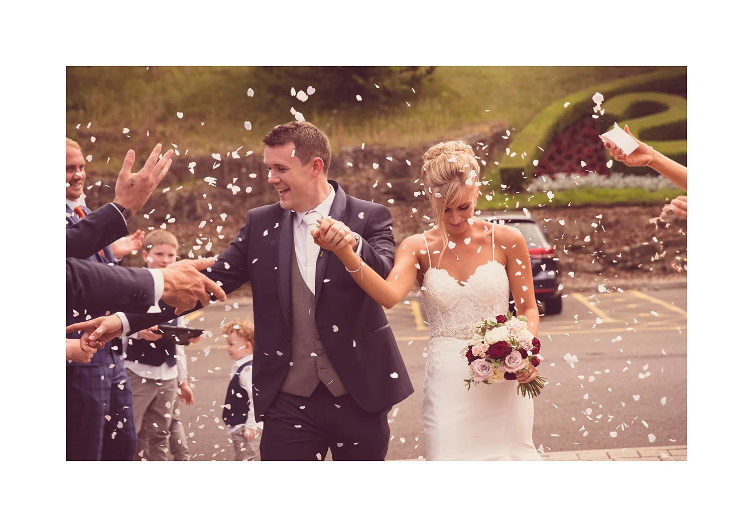 1_0006_confetti.jpg
