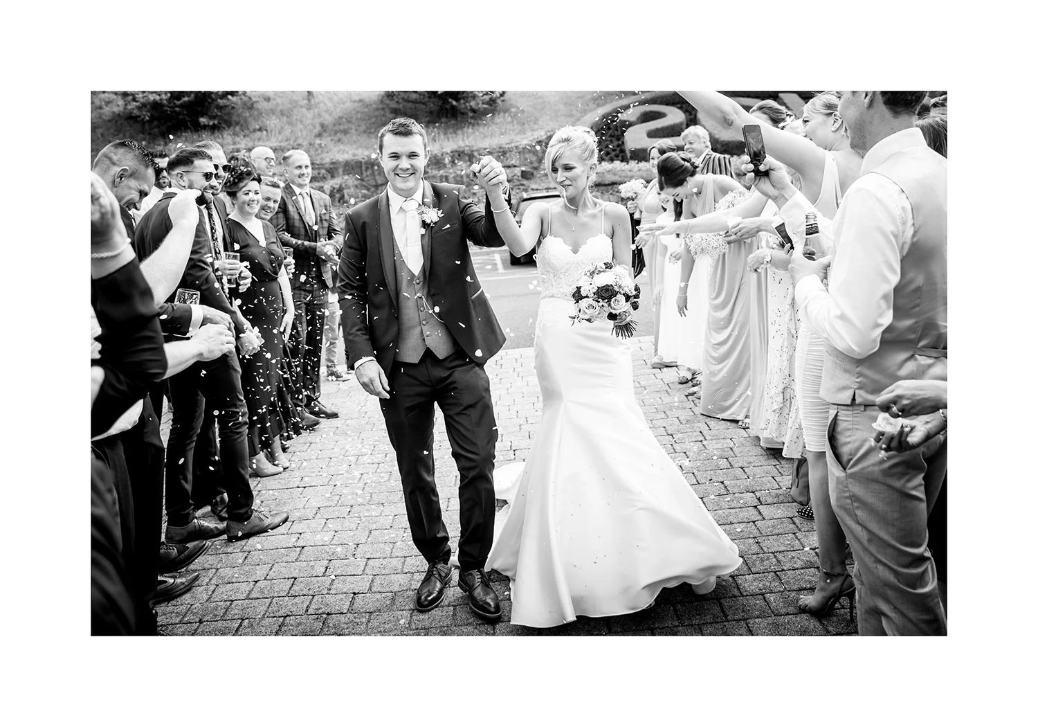 1_0008_confetti.jpg