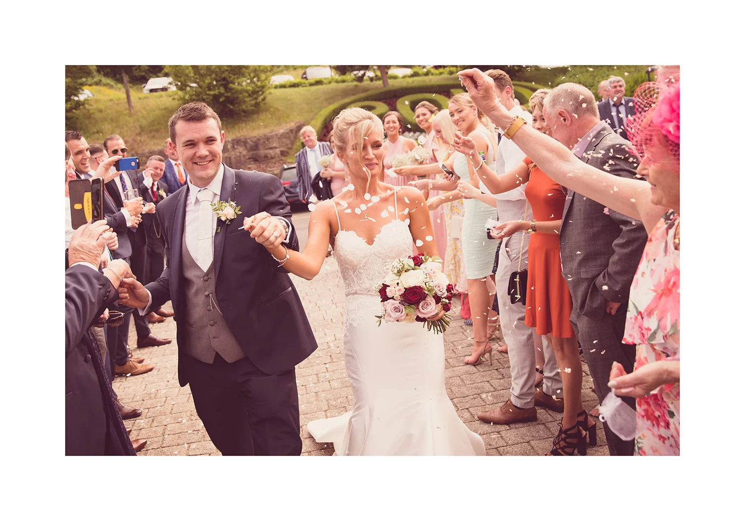 1_0009_confetti.jpg