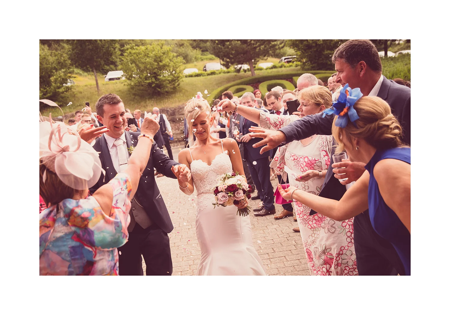 1_0010_confetti .jpg