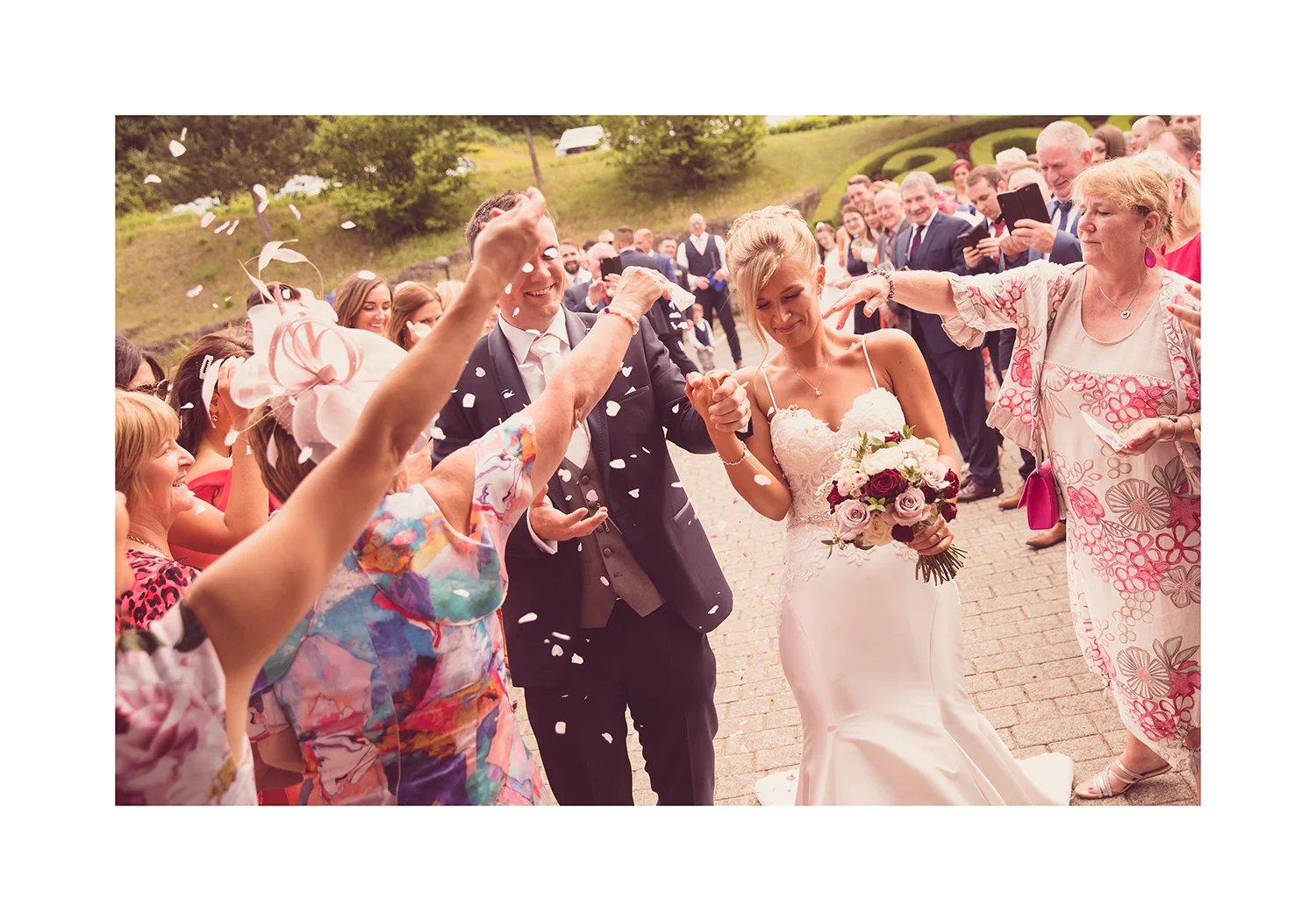 2_0000_confetti.jpg