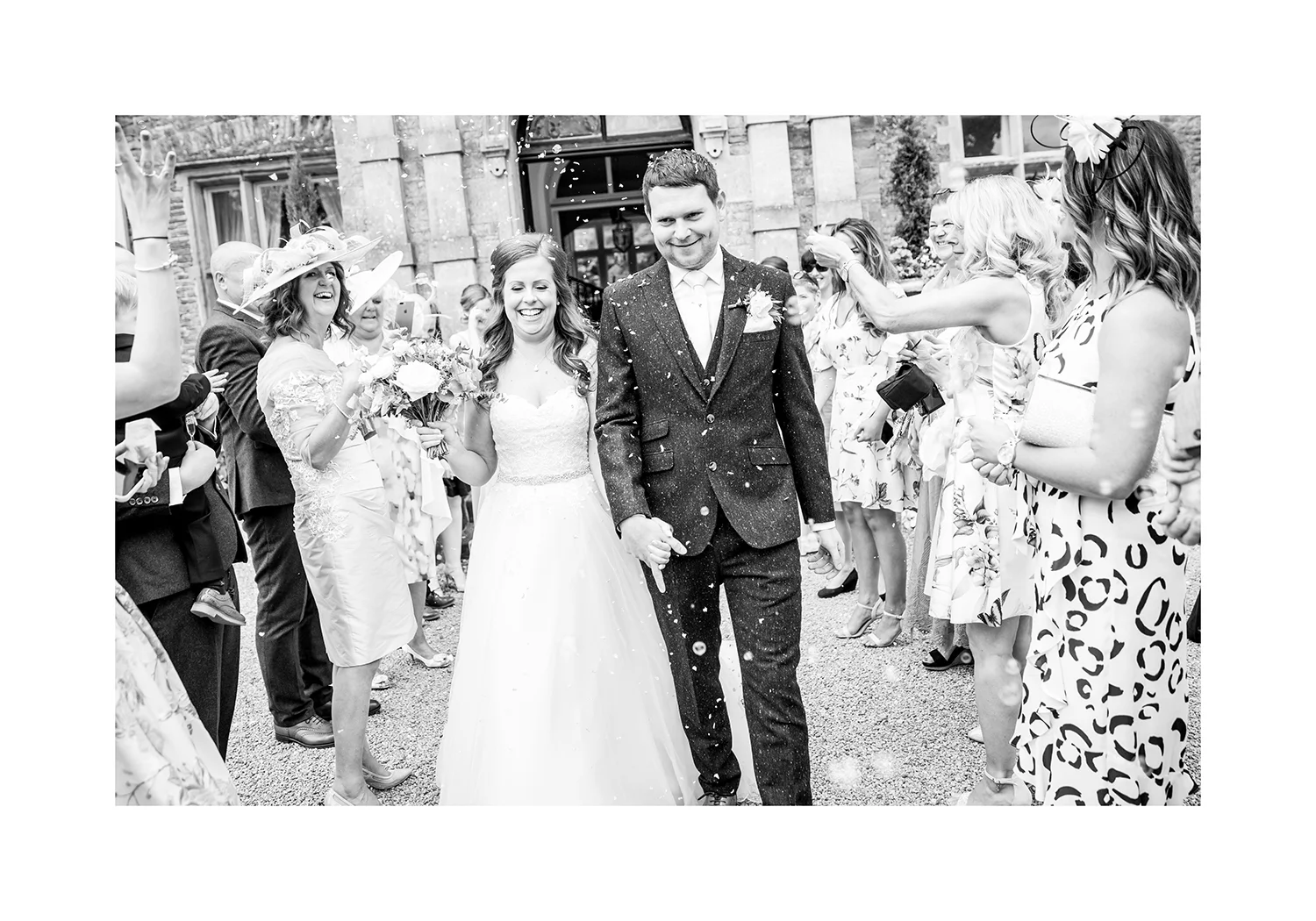 1_0006_confetti.jpg