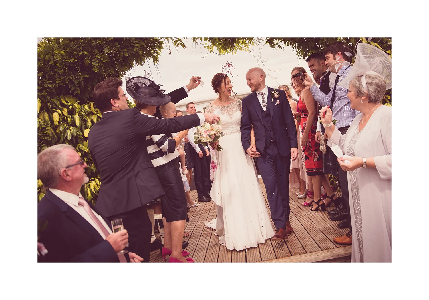 1_0006_confetti.jpg