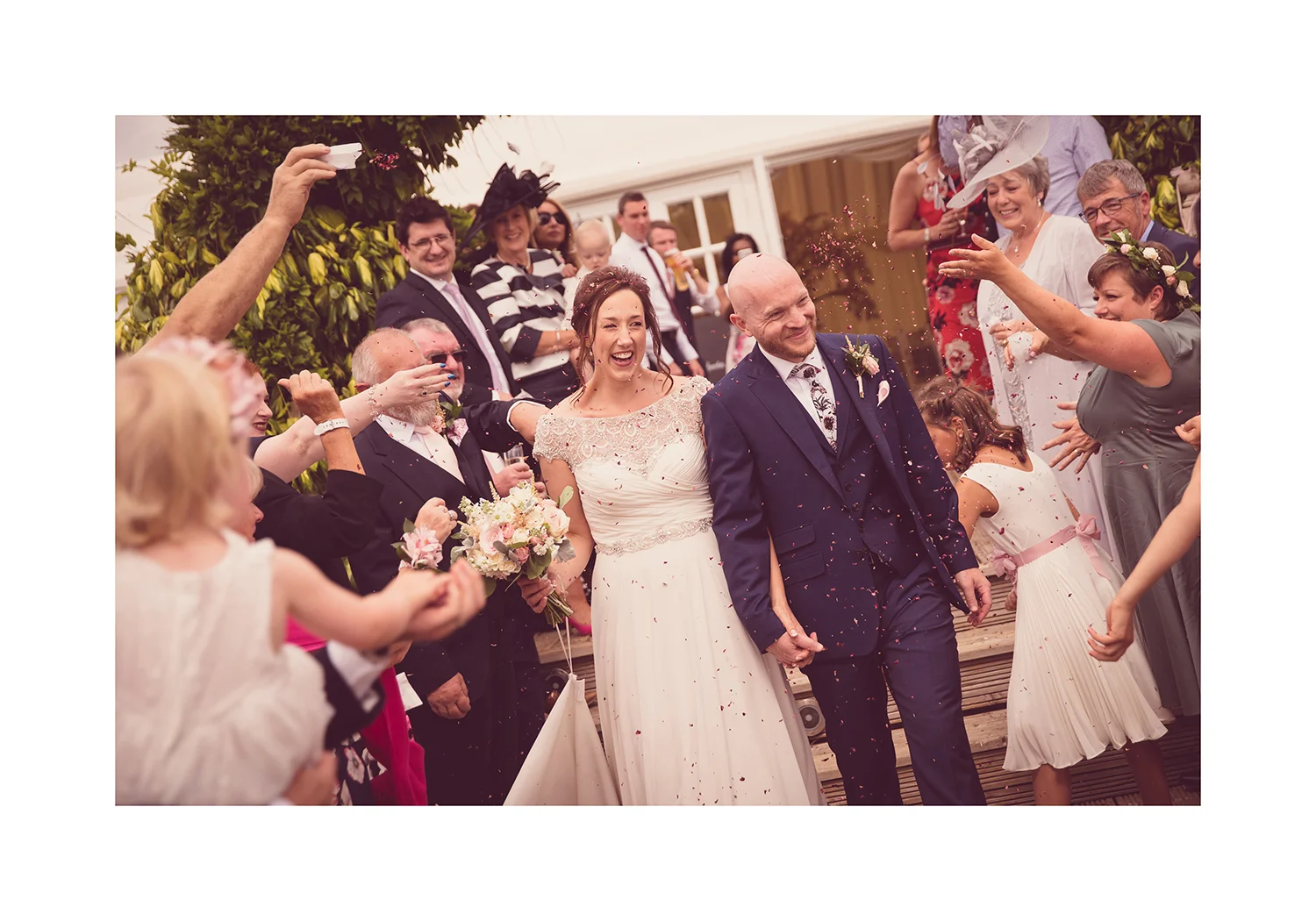 1_0009_confetti.jpg