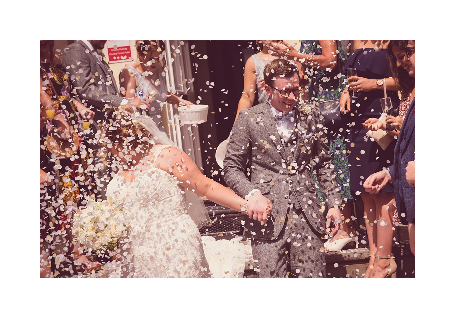 1_0003_confetti.jpg