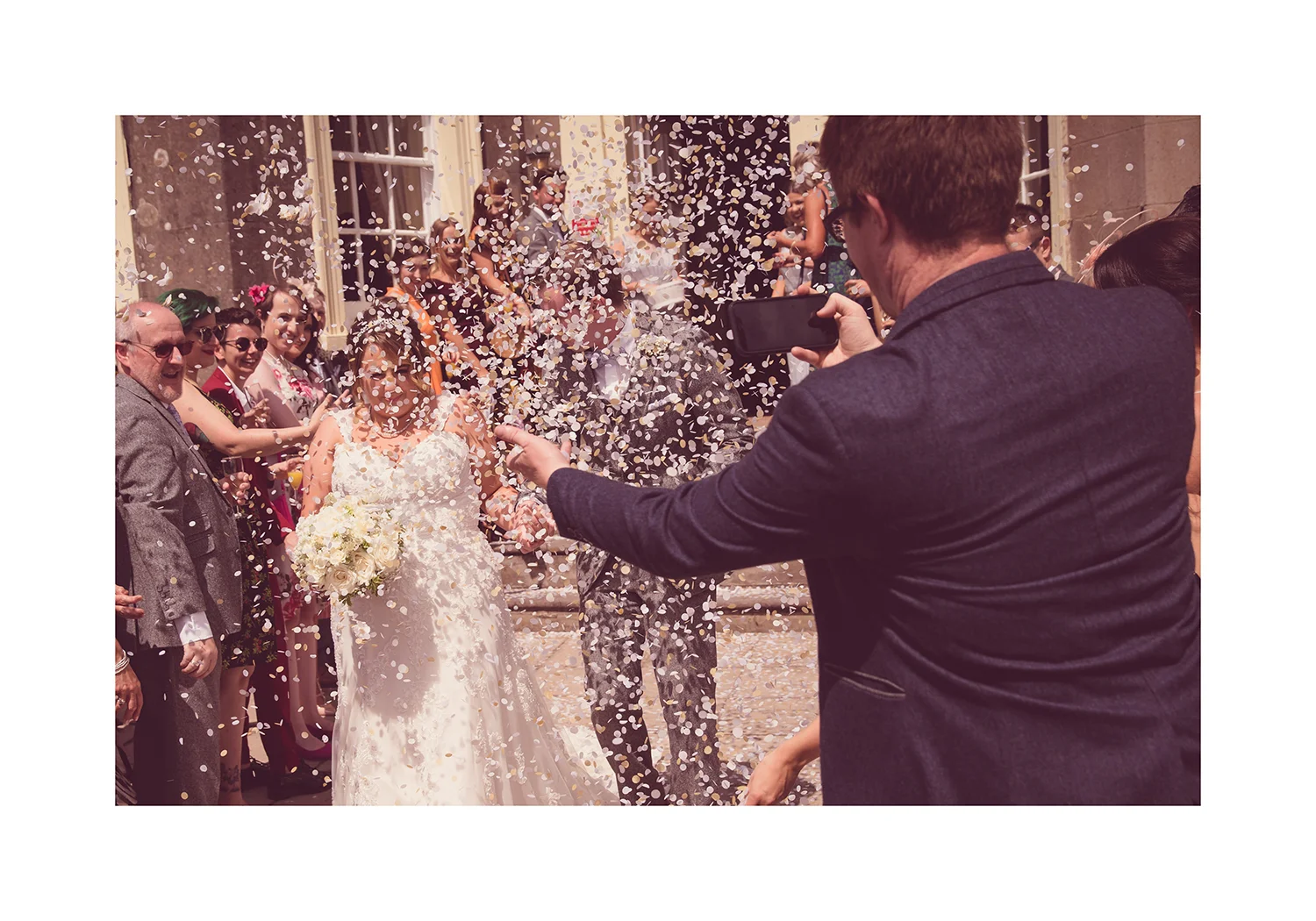 1_0005_confetti.jpg