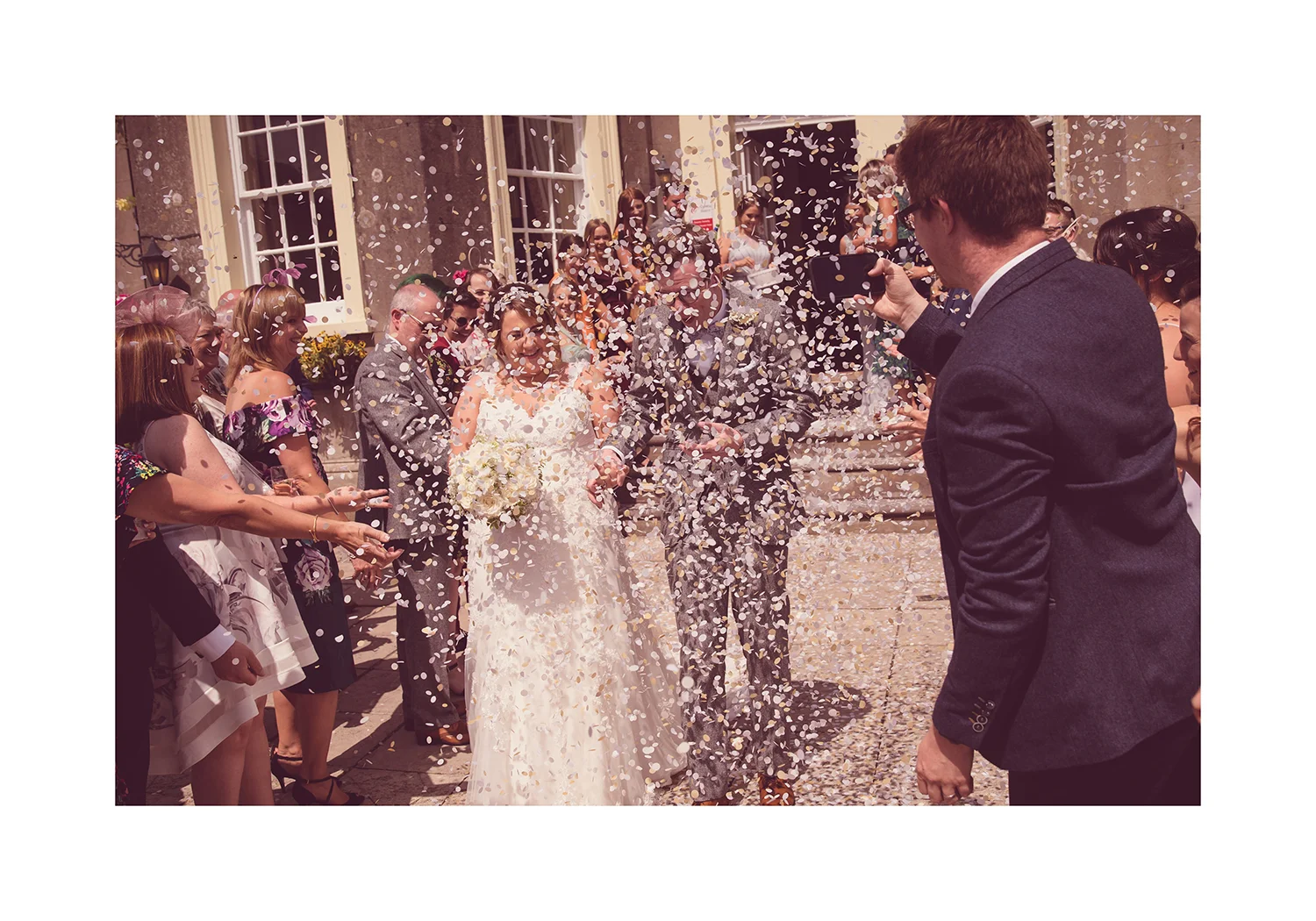 1_0006_confetti.jpg