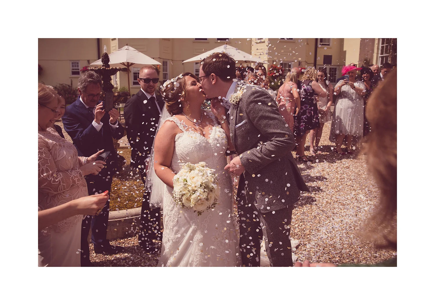 2_0001_confetti.jpg