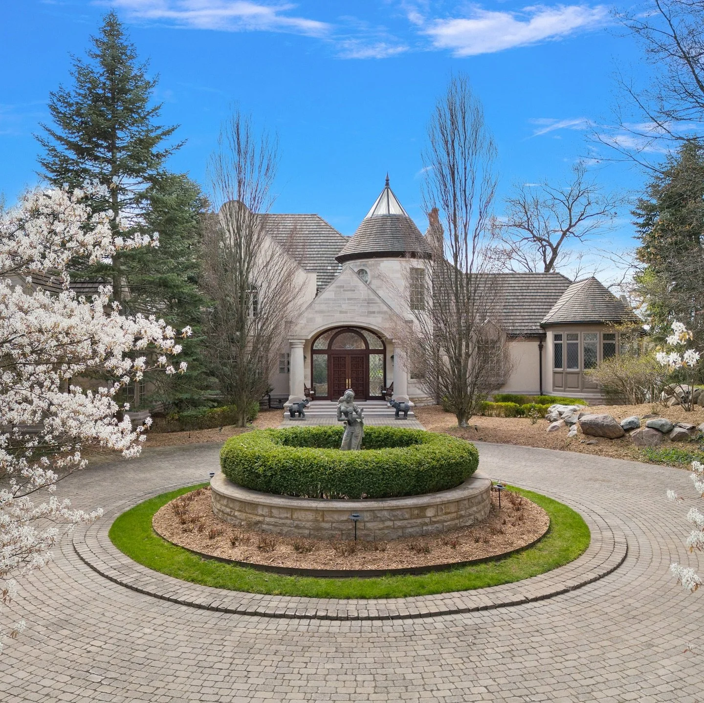 JUST SOLD! Another Record Sale in Bloomfield Hills 🌊

We&rsquo;re proud to announce another record-breaking sale in the exclusive Heron Bay gated community,  marking our second record in the neighborhood.

This waterfront estate offered over 10,000 