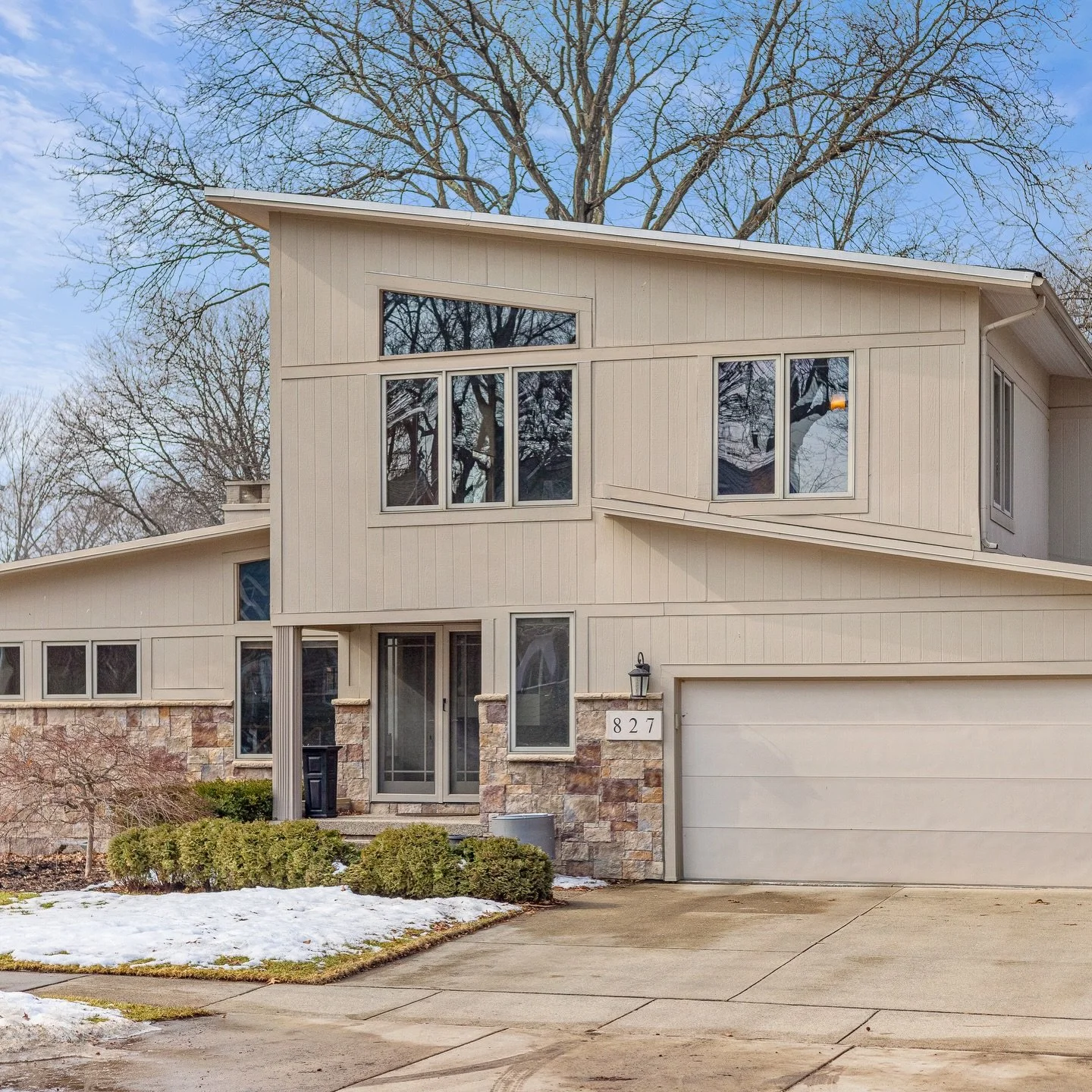 Just Sold in the Heart of Royal Oak 🙌🏽

A standout tri level home with exceptional design and craftsmanship has officially closed.

From the expansive chef&rsquo;s kitchen with custom cabinetry, oversized Wolf range, and high end KitchenAid applian